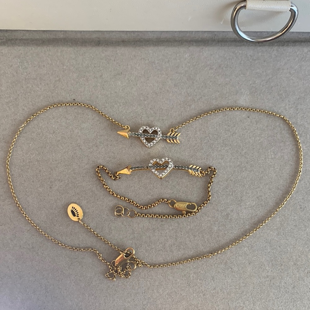 Barely worn once! Juicy couture matching necklace and bracelet set.